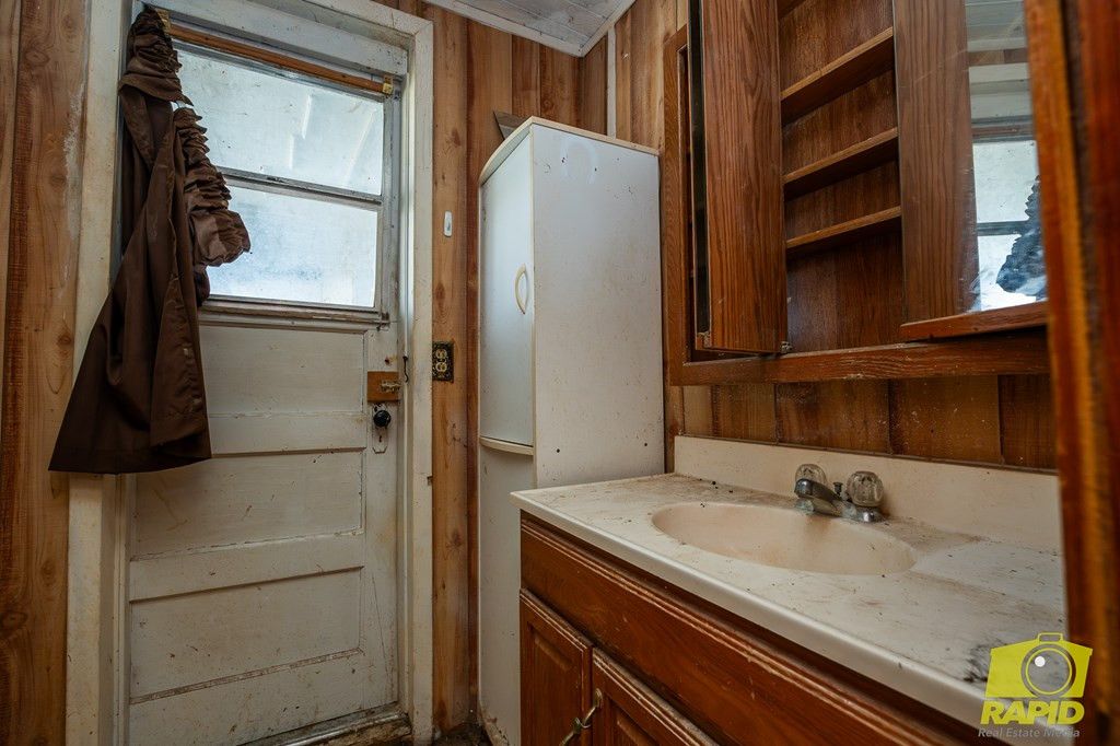 Image 13 of property listing at 1210 N 10th Street, Ballinger, TX 76821