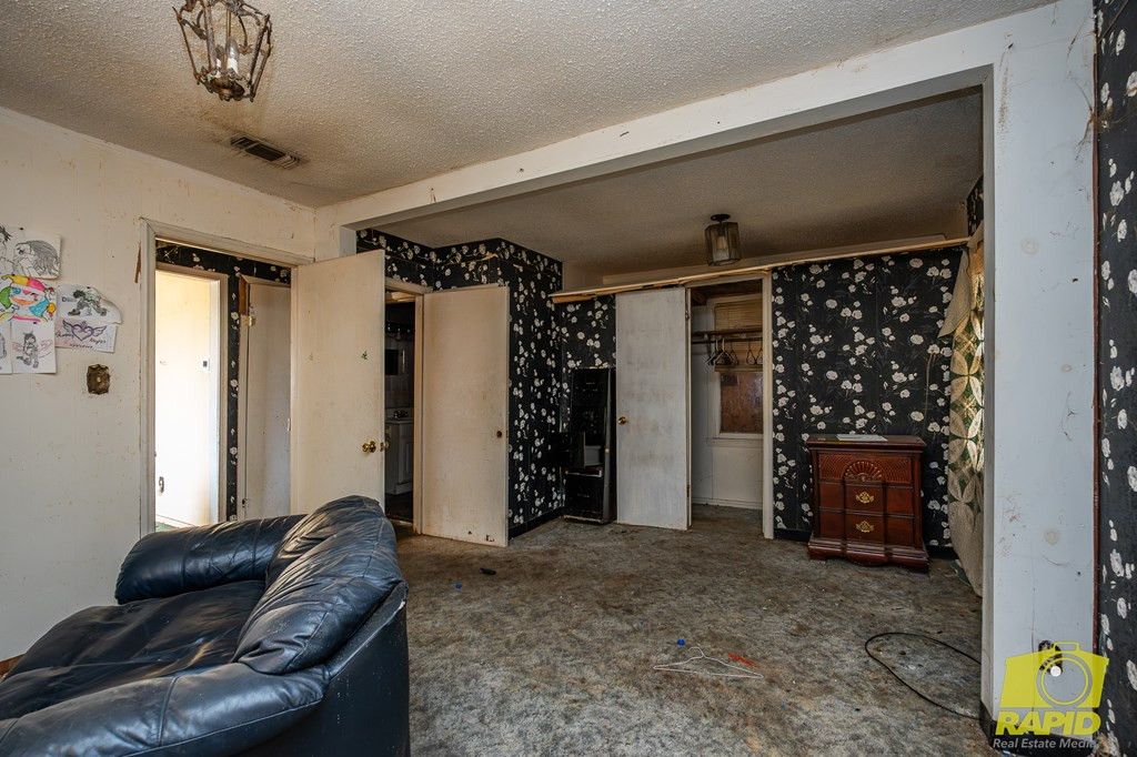 Image 14 of property listing at 1210 N 10th Street, Ballinger, TX 76821