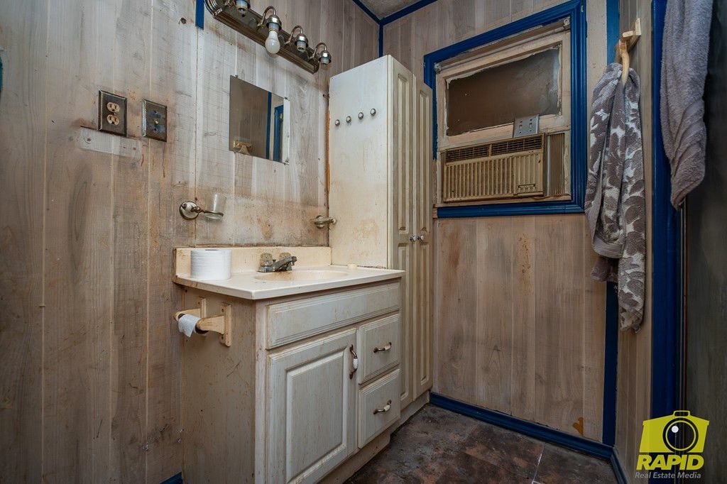 Image 16 of property listing at 1210 N 10th Street, Ballinger, TX 76821