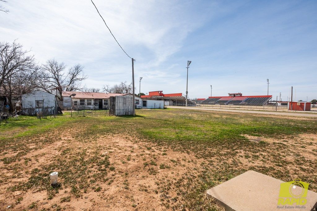 Image 18 of property listing at 1210 N 10th Street, Ballinger, TX 76821
