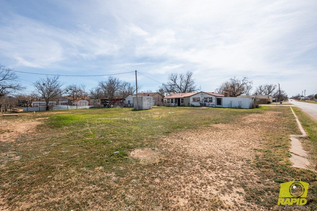 Image 19 of property listing at 1210 N 10th Street, Ballinger, TX 76821
