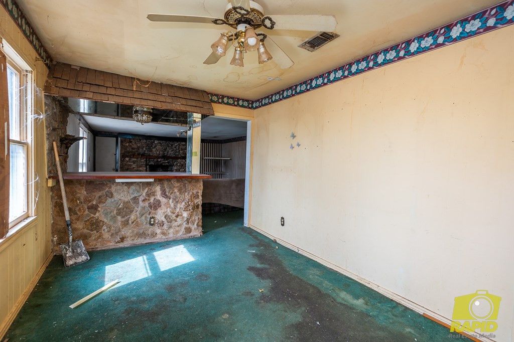 Image 5 of property listing at 1210 N 10th Street, Ballinger, TX 76821
