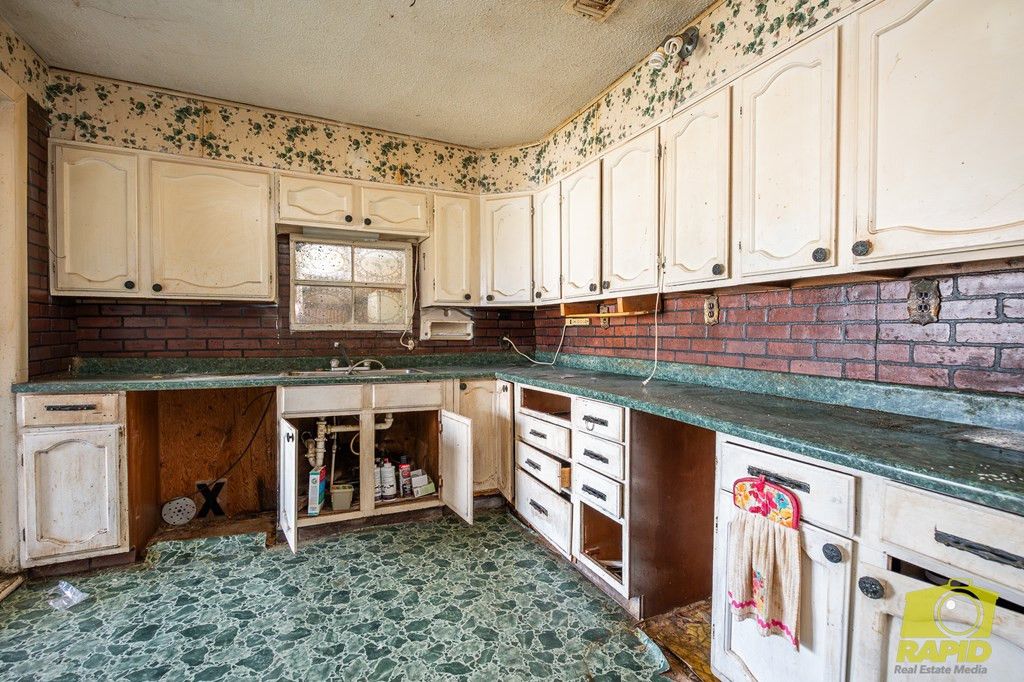 Image 8 of property listing at 1210 N 10th Street, Ballinger, TX 76821