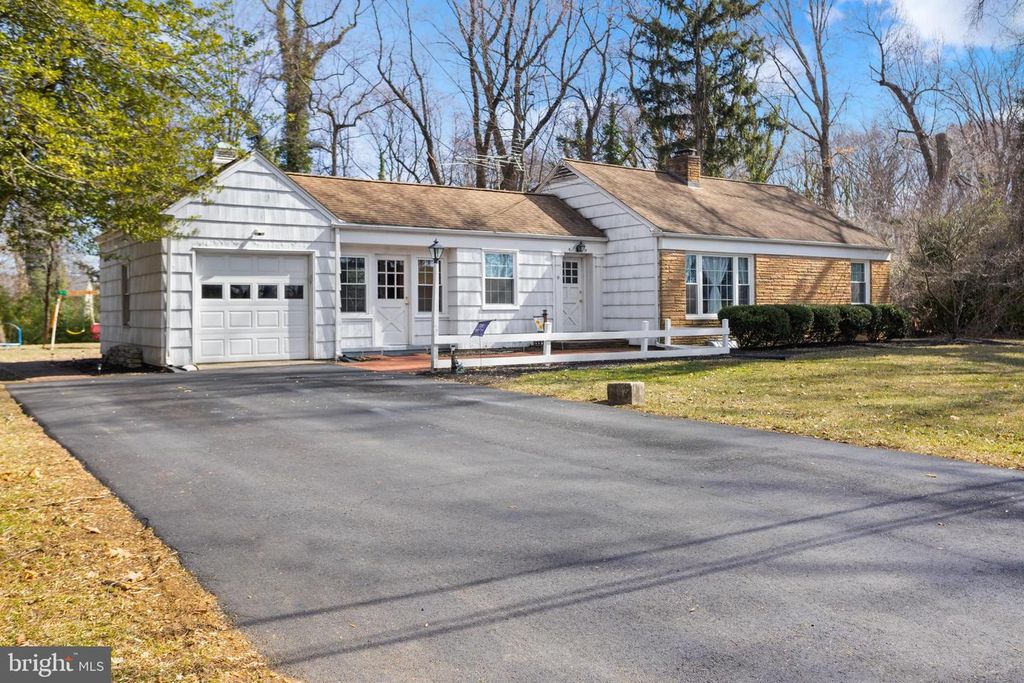 9 WOODLAND RD, Bordentown, NJ 08505