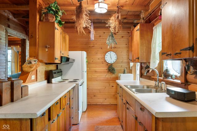 7530 N Base Road, North Vernon, IN 47265