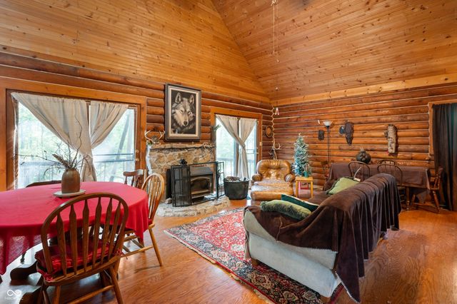 7530 N Base Road, North Vernon, IN 47265