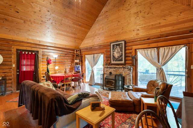 7530 N Base Road, North Vernon, IN 47265