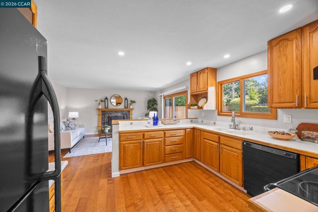 1320 Hookston Rd, Concord, CA 94518