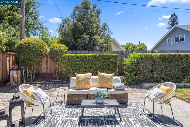1320 Hookston Rd, Concord, CA 94518