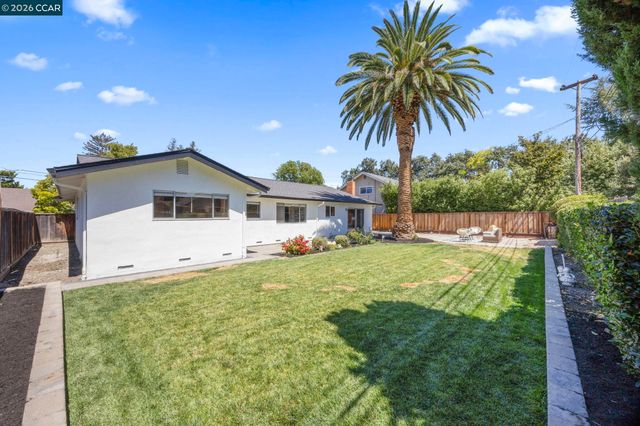 1320 Hookston Rd, Concord, CA 94518