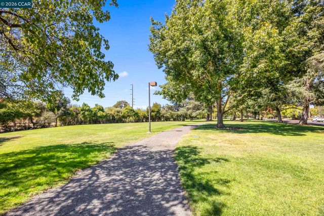 1320 Hookston Rd, Concord, CA 94518