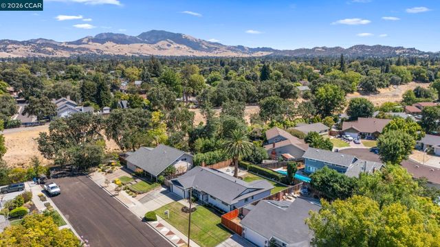 1320 Hookston Rd, Concord, CA 94518