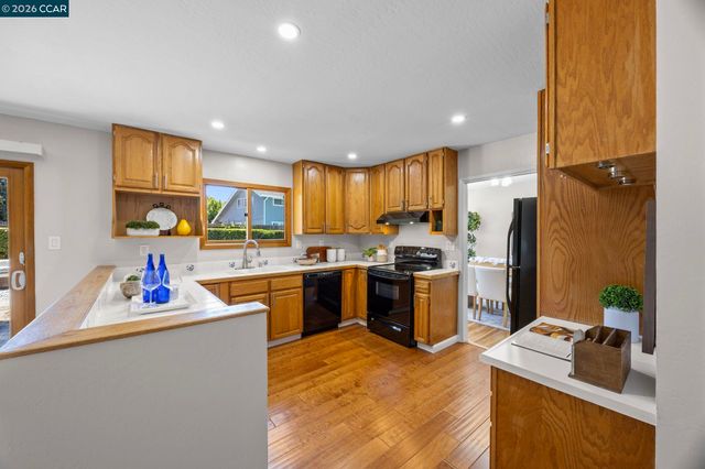 1320 Hookston Rd, Concord, CA 94518