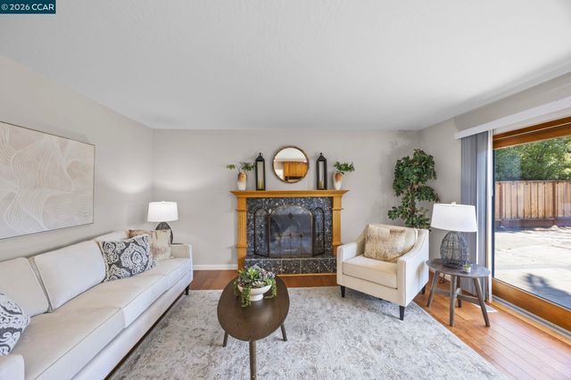 1320 Hookston Rd, Concord, CA 94518