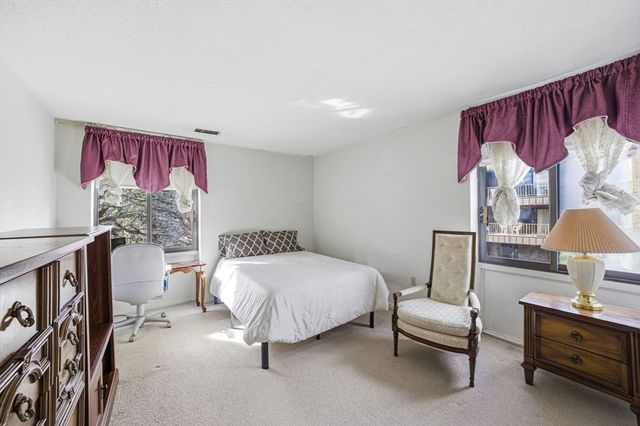 1002 Paradise Rd 3P, Swampscott, MA 01907