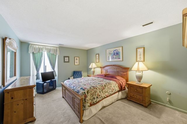 1002 Paradise Rd 3P, Swampscott, MA 01907