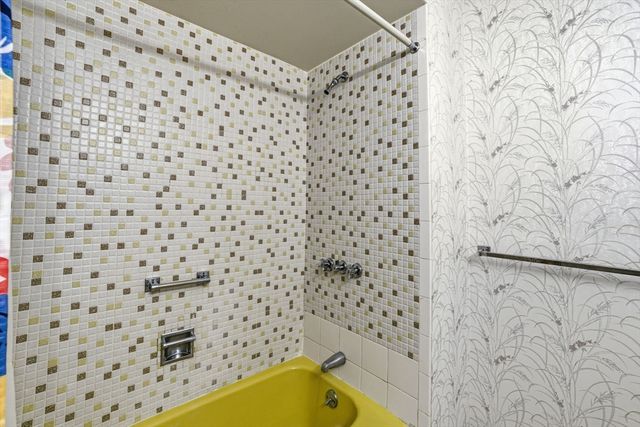 1002 Paradise Rd 3P, Swampscott, MA 01907