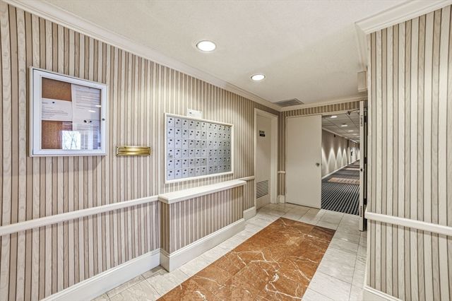 1002 Paradise Rd 3P, Swampscott, MA 01907