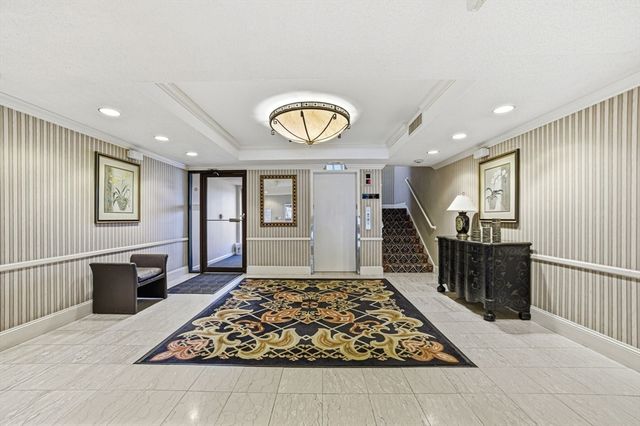 1002 Paradise Rd 3P, Swampscott, MA 01907