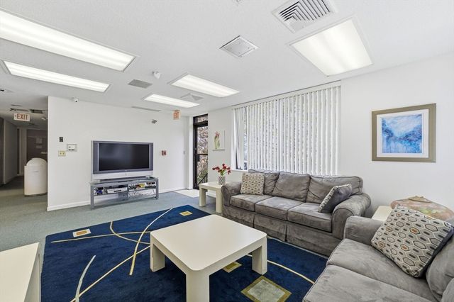 1002 Paradise Rd 3P, Swampscott, MA 01907