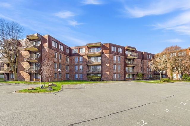 1002 Paradise Rd 3P, Swampscott, MA 01907