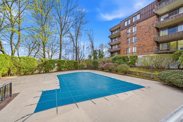 1002 Paradise Rd 3P, Swampscott, MA 01907