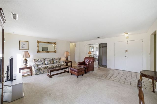 1002 Paradise Rd 3P, Swampscott, MA 01907