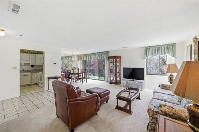 1002 Paradise Rd 3P, Swampscott, MA 01907