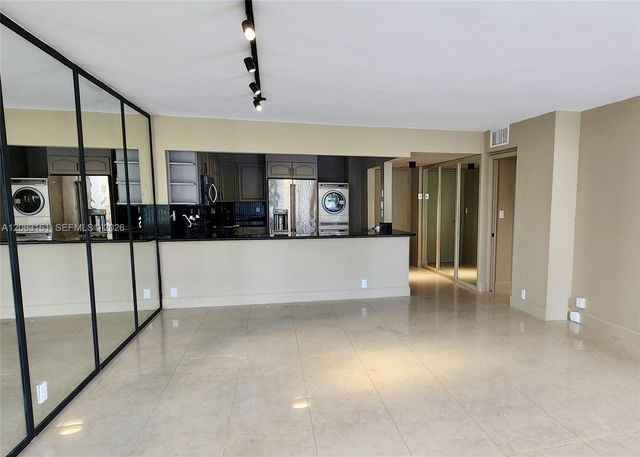 1901 Brickell Ave B512, Miami, FL 33129