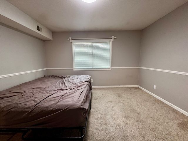 9527 University Avenue 21, Clive, IA 50325