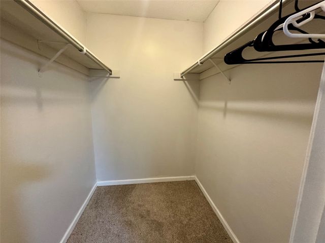 9527 University Avenue 21, Clive, IA 50325