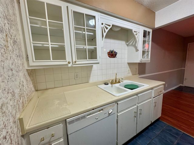 9527 University Avenue 21, Clive, IA 50325