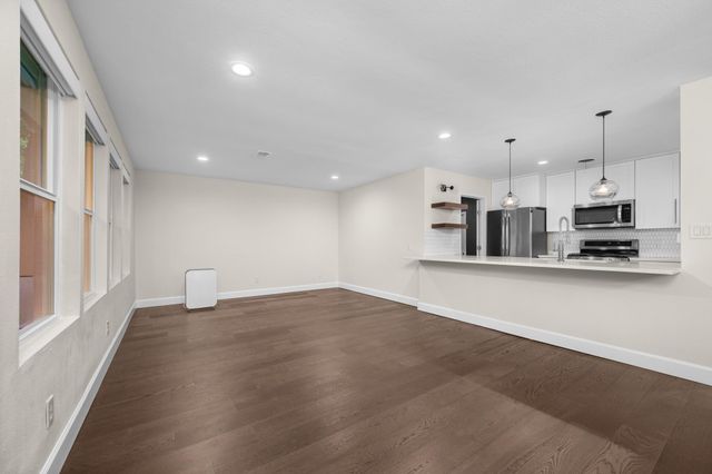 823 Walnut Creek DR, Austin, TX 78753