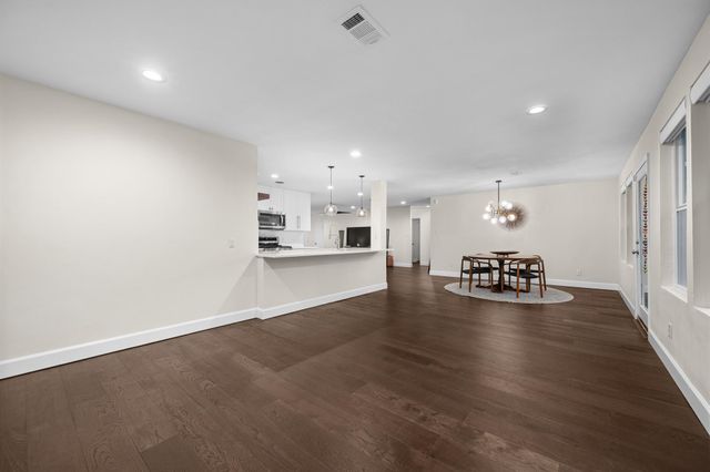 823 Walnut Creek DR, Austin, TX 78753