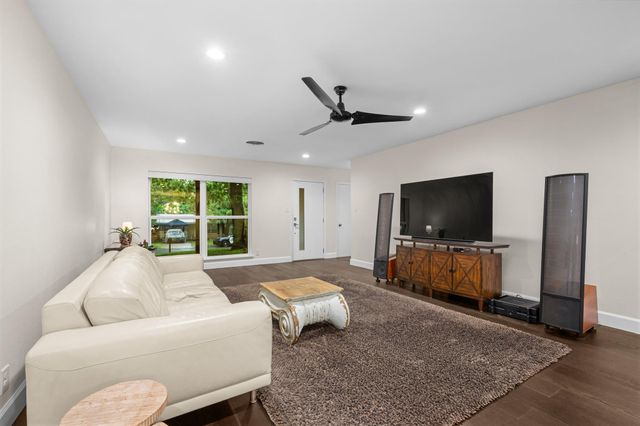 823 Walnut Creek DR, Austin, TX 78753