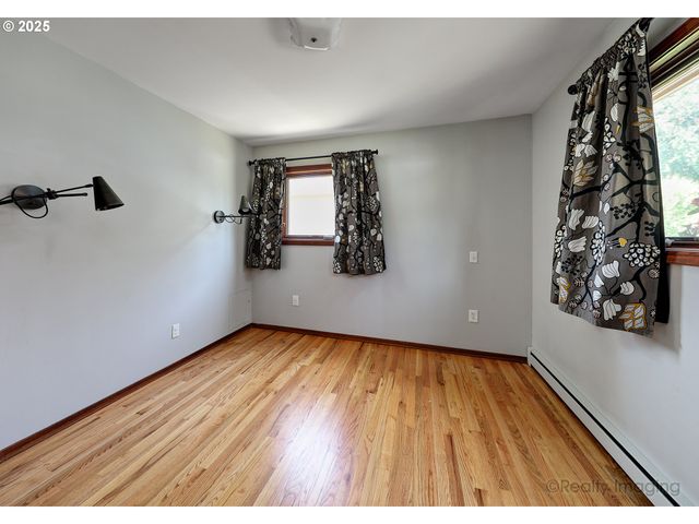 5730 N HARVARD St, Portland, OR 97203