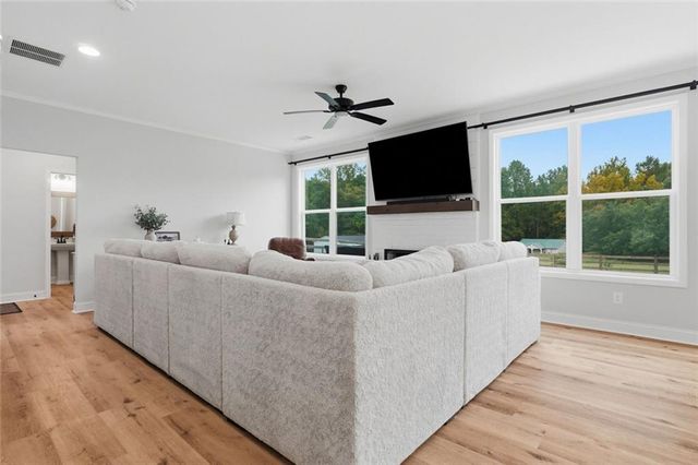 201 Strickland Drive, Dawsonville, GA 30534