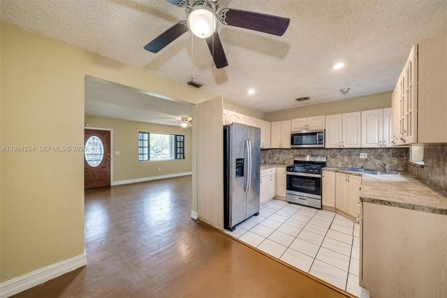 17950 NW 6th Ct, Miami Gardens, FL 33169