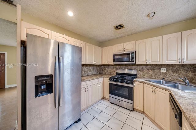 17950 NW 6th Ct, Miami Gardens, FL 33169