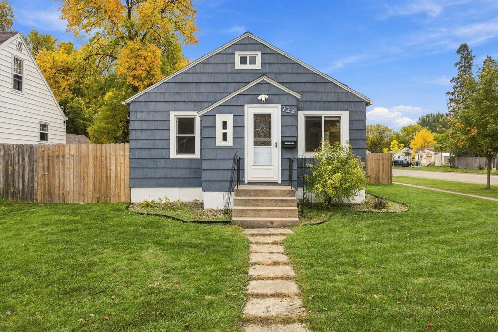 224 14th Street S, Moorhead, MN 56560 — exterior