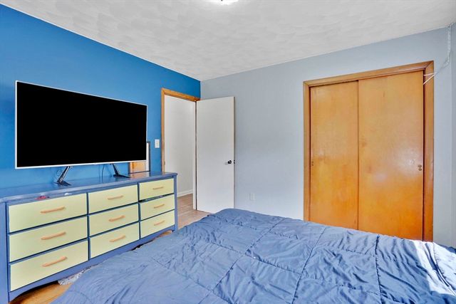 53 Ellerton St, Chicopee, MA 01020
