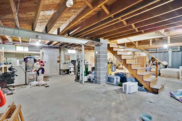 53 Ellerton St, Chicopee, MA 01020