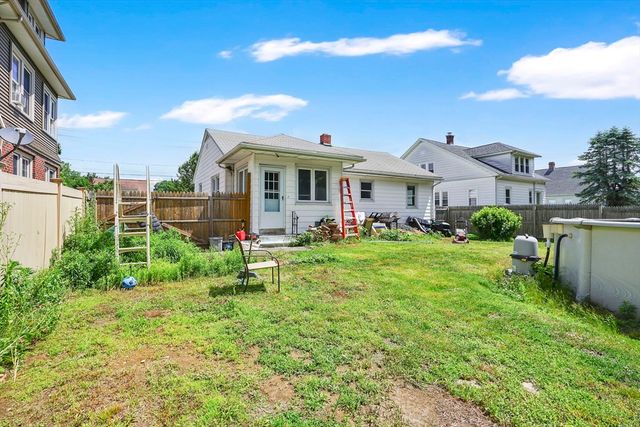 53 Ellerton St, Chicopee, MA 01020