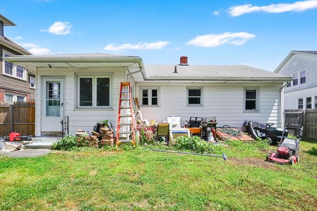 53 Ellerton St, Chicopee, MA 01020