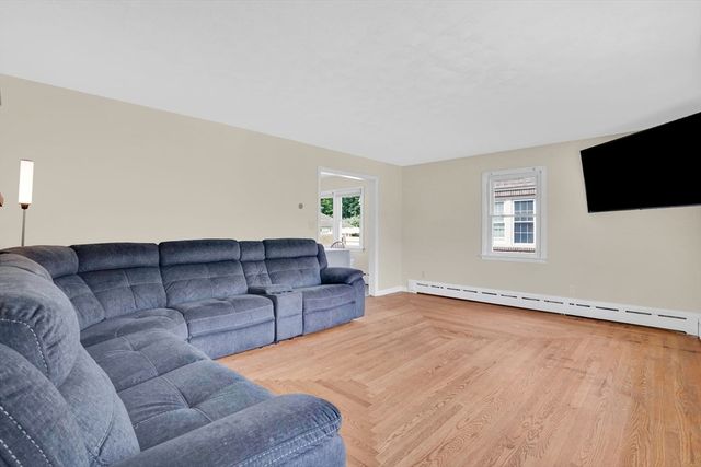 53 Ellerton St, Chicopee, MA 01020