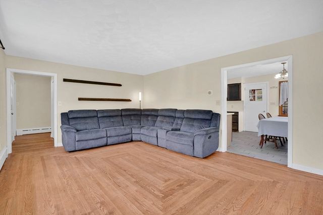 53 Ellerton St, Chicopee, MA 01020