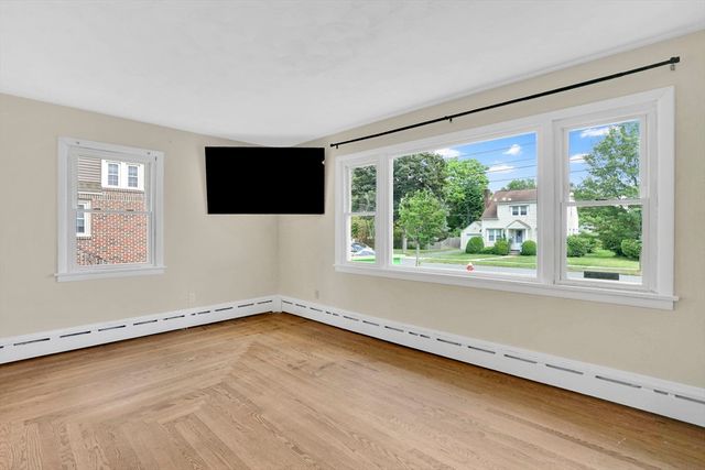 53 Ellerton St, Chicopee, MA 01020