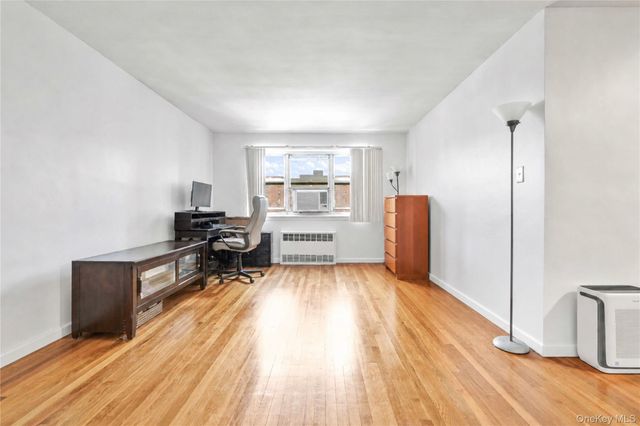 29-09 137th Street 3L, Flushing, NY 11354