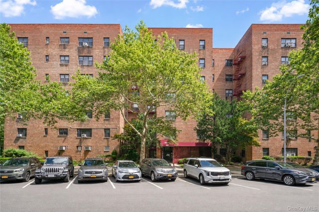 29-09 137th Street 3L, Flushing, NY 11354