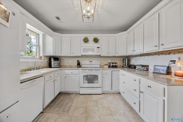 23886 May Lane, Athens, AL 35613